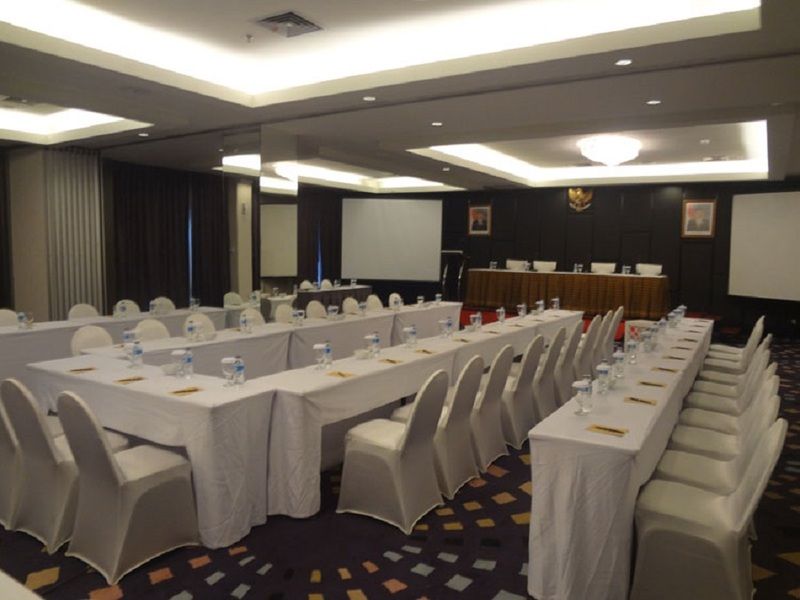 Khách sạn Diradja Jakarta