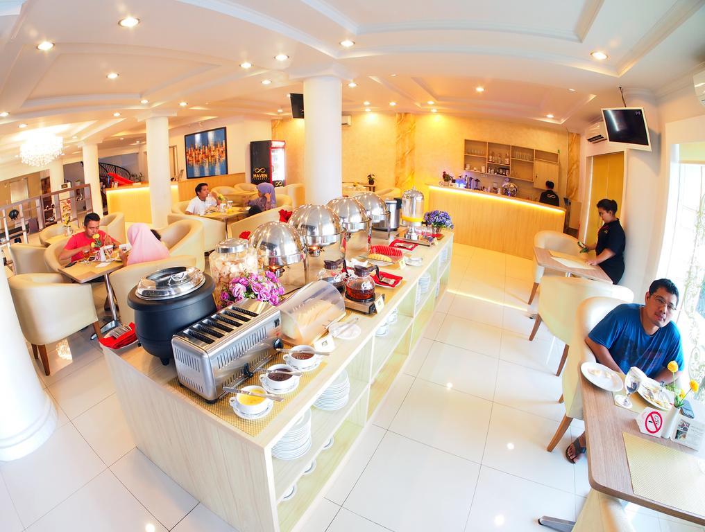 Hotel Maven Fatmawati 3*