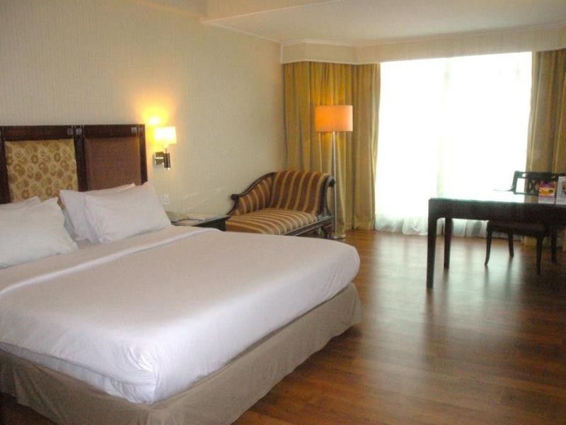 Lumire & Convention Centre Hotel 4*