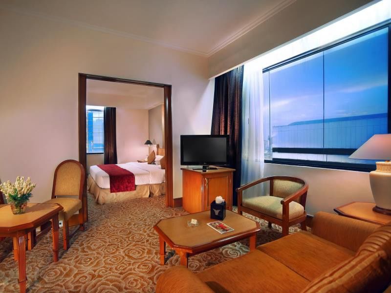Hotel Menara Peninsula Jakarta