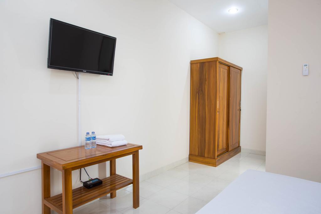 Reddoorz Near Cibubur Junction Guest house