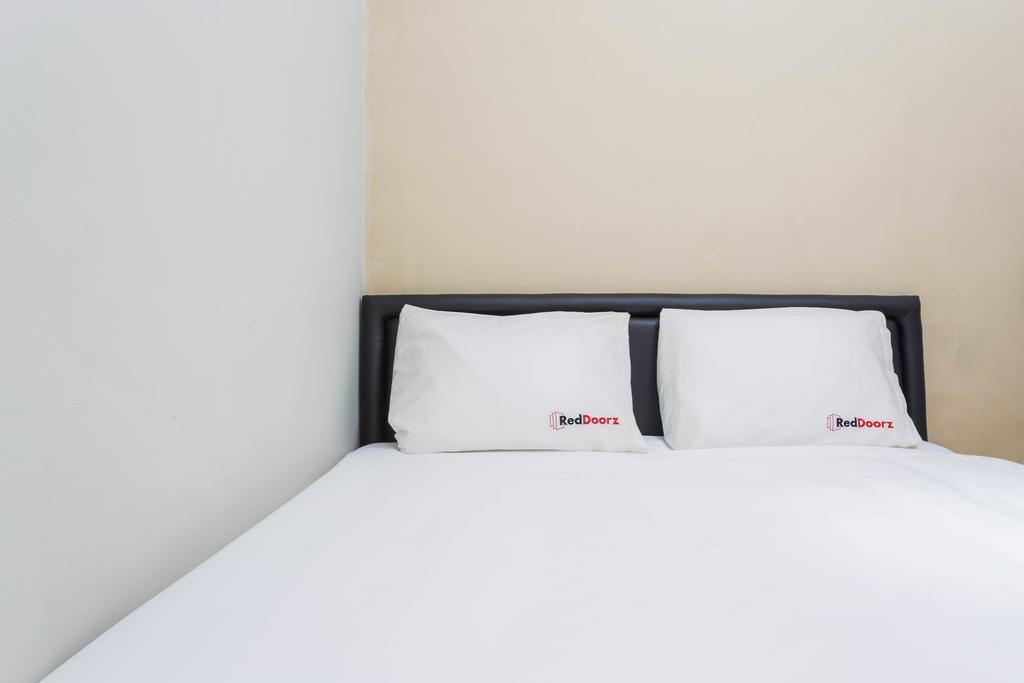 Reddoorz Near Saharjo Guest house 2*