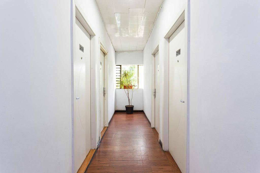 Guest house Reddoorz Near Citraland Mall