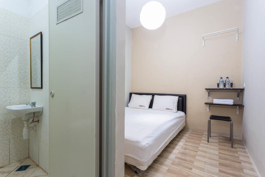 Reddoorz Near Saharjo Guest house Jakarta