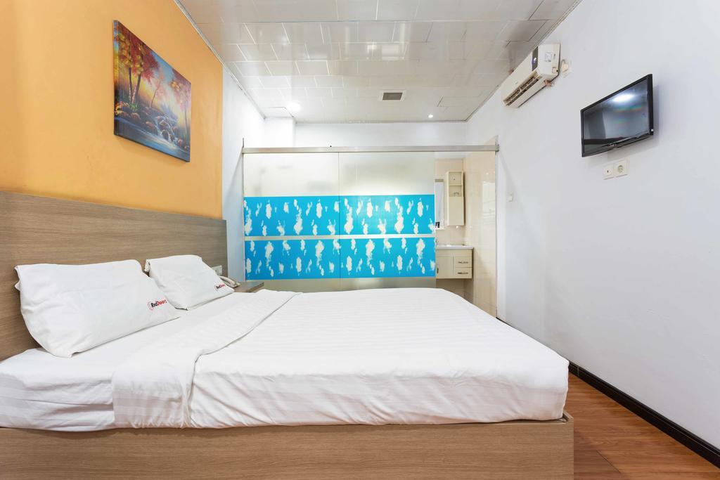 Reddoorz Near Citraland Mall Guest house 2*