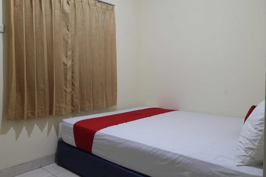 Reddoorz Near Ciputra World Kuningan 3