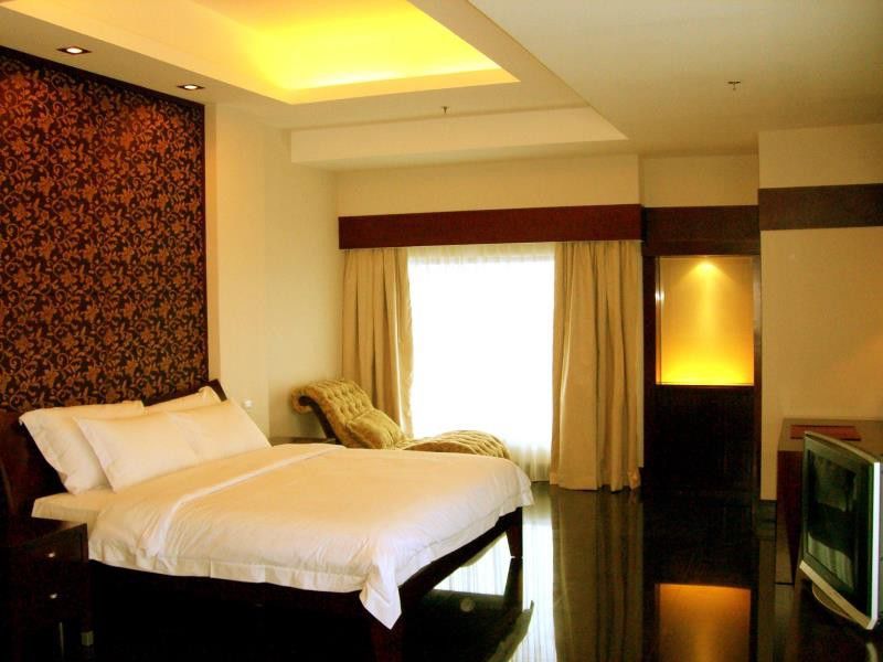 Manhattan Hotel Jakarta 5*
