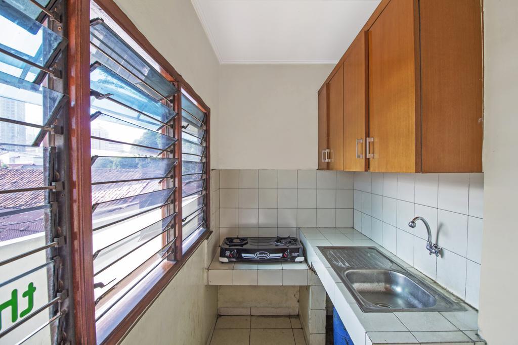 Guest house Reddoorz Near Ciputra World Kuningan 2 3*