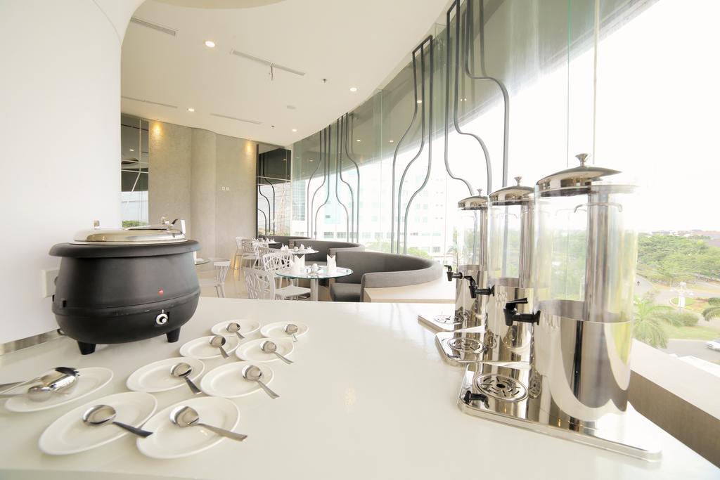 Hotel Ozone Pantai Indah Kapuk