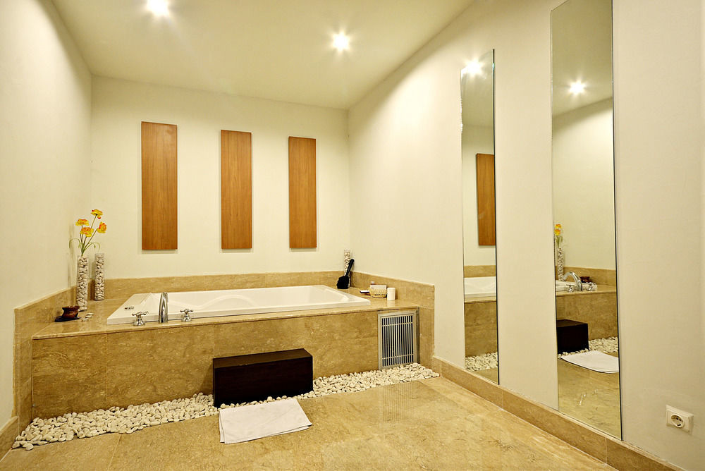 Diradja Khách sạn 3*