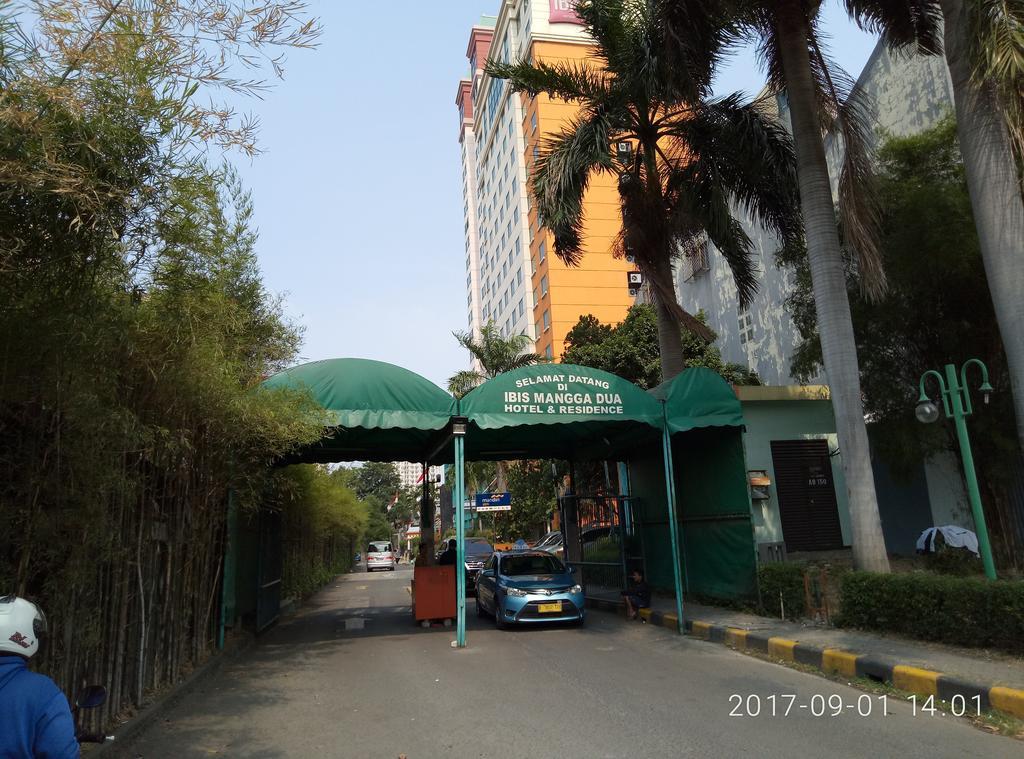 Apt Ibis Mangga Dua Apartment *