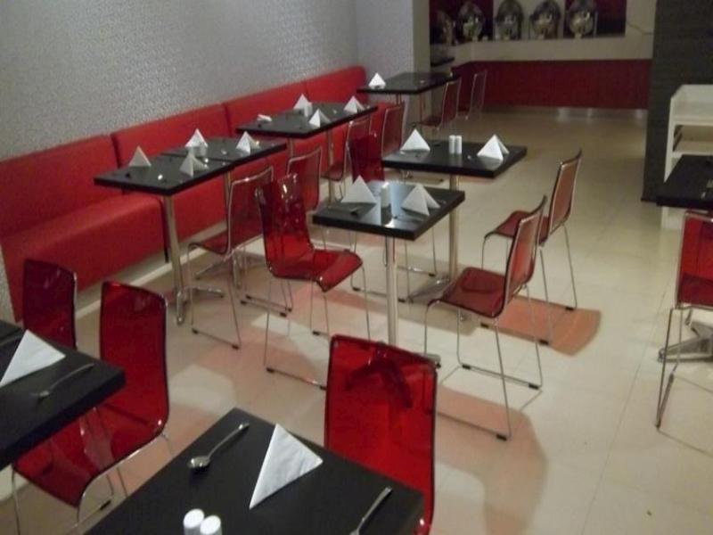 Khách sạn Redstar