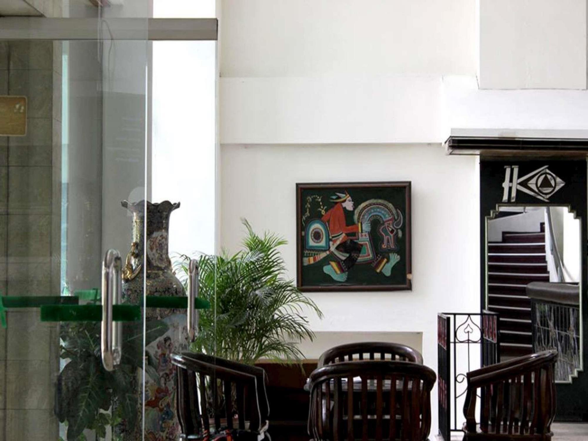 Urbanview Kebayoran Baru Blok S Hotel