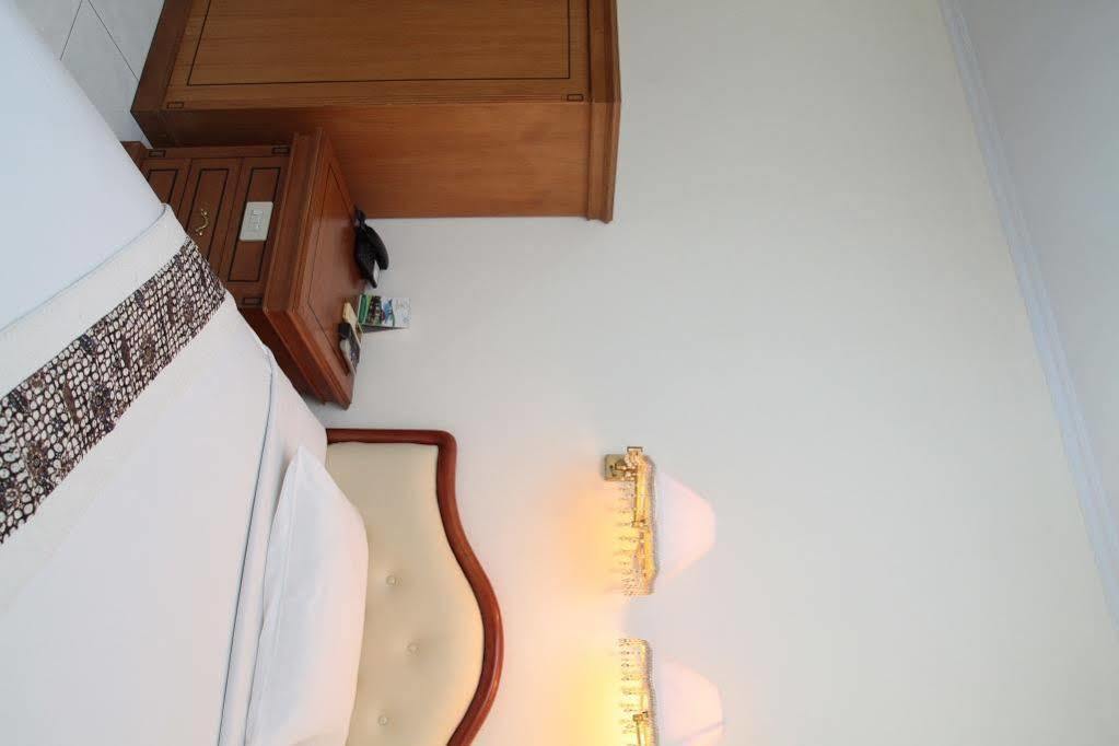 Hotel Reddoorz Near Kemang Raya