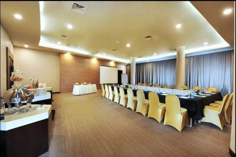 Discovery Ancol 4*