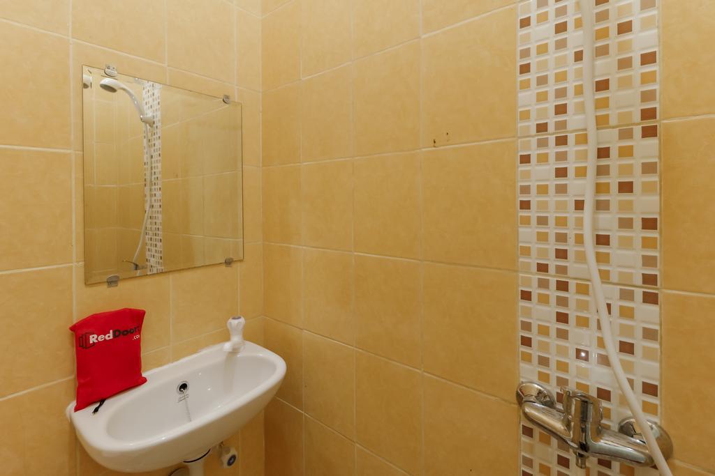 Reddoorz Near Ciputra World Kuningan 2 Guest house