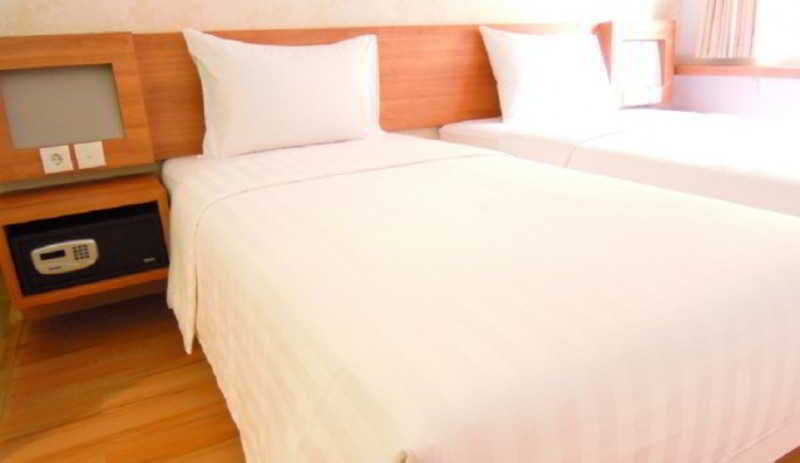 Whiz Cikini Hotel