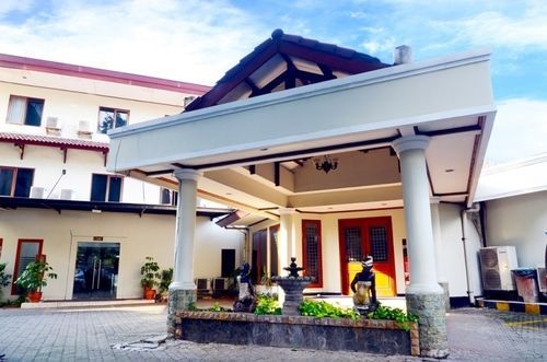 Puri Mega Hotel 3*