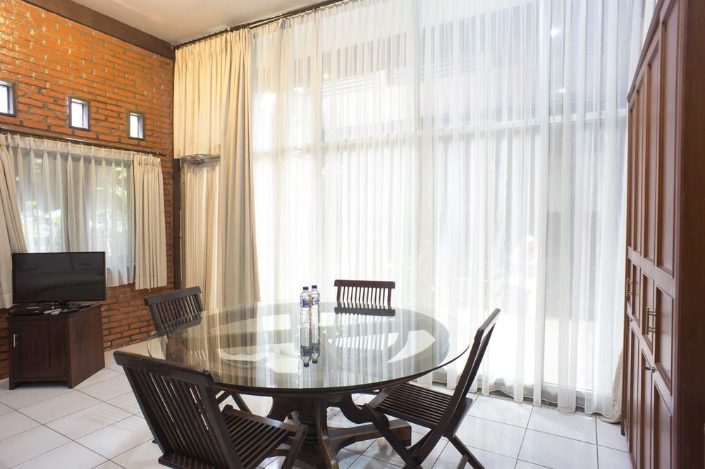 Guest house Reddoorz @ Cilandak Timur 2*