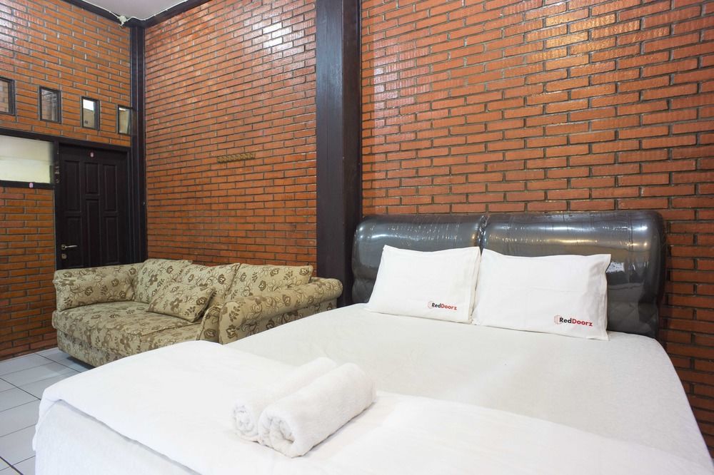 Guest house Reddoorz @ Cilandak Timur Jakarta