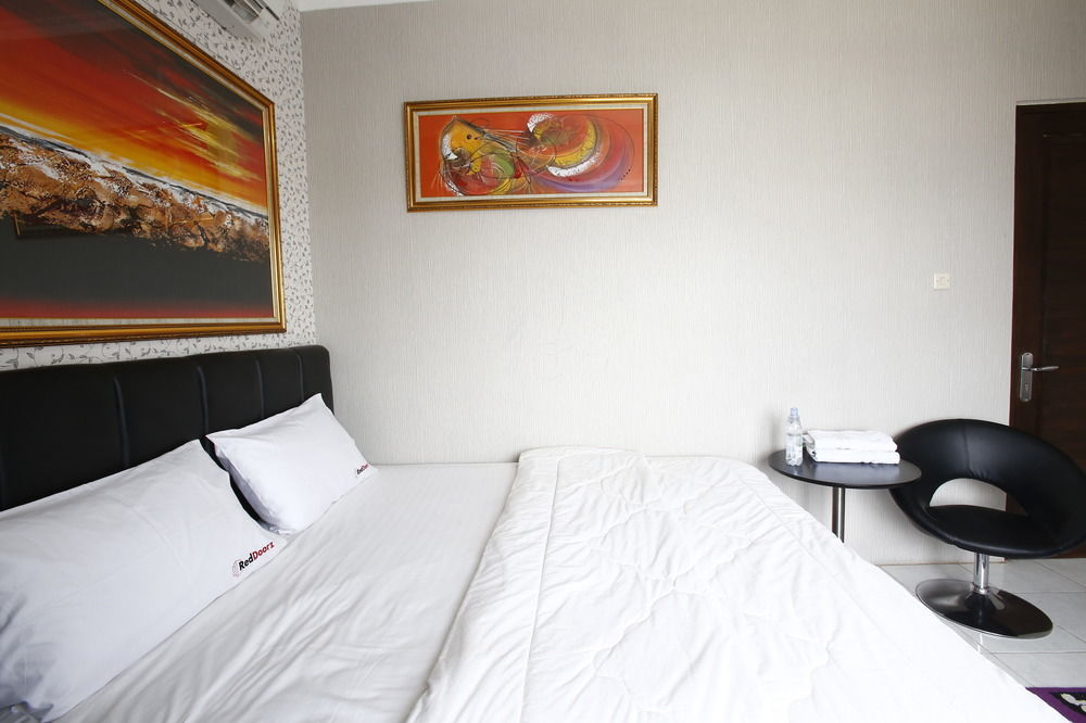 Wisma tamu Reddoorz @ Slipi Jaya 2*