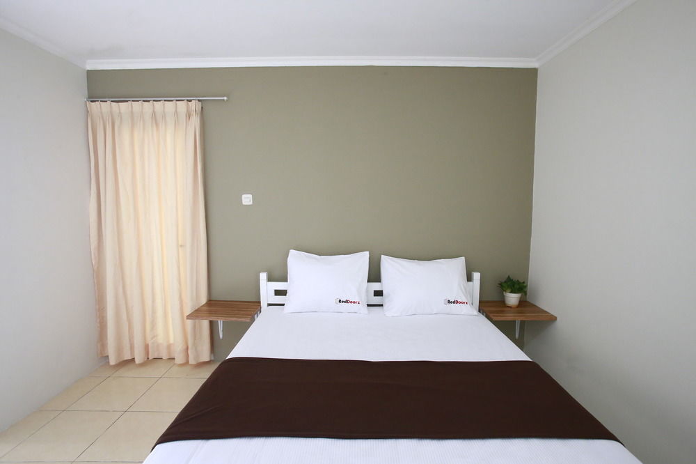 Reddoorz @ Mampang Prapatan 2*