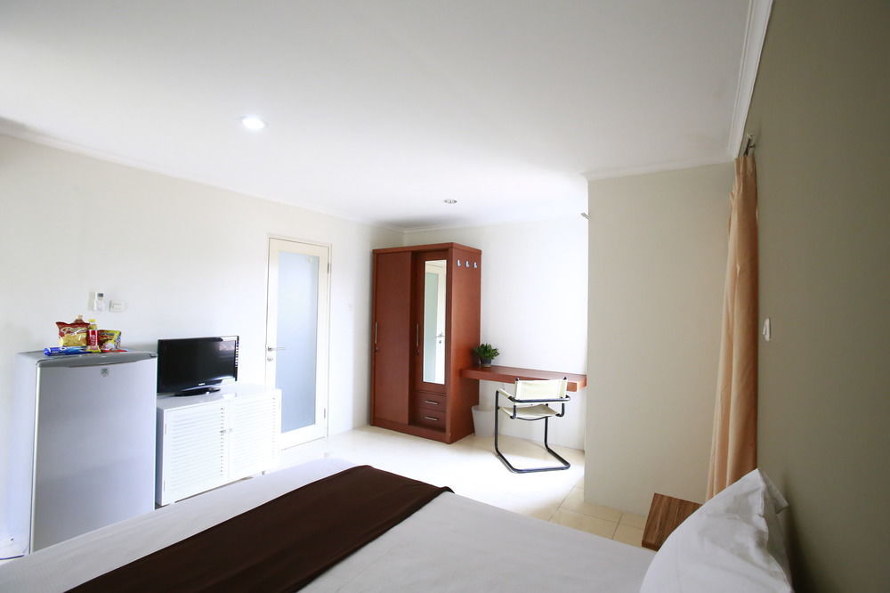 Reddoorz @ Mampang Prapatan Hotel 2*