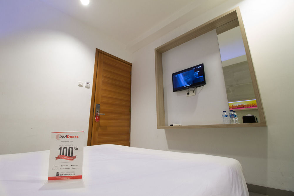 Reddoorz Plus @ Setiabudi Eight Guest house Jakarta