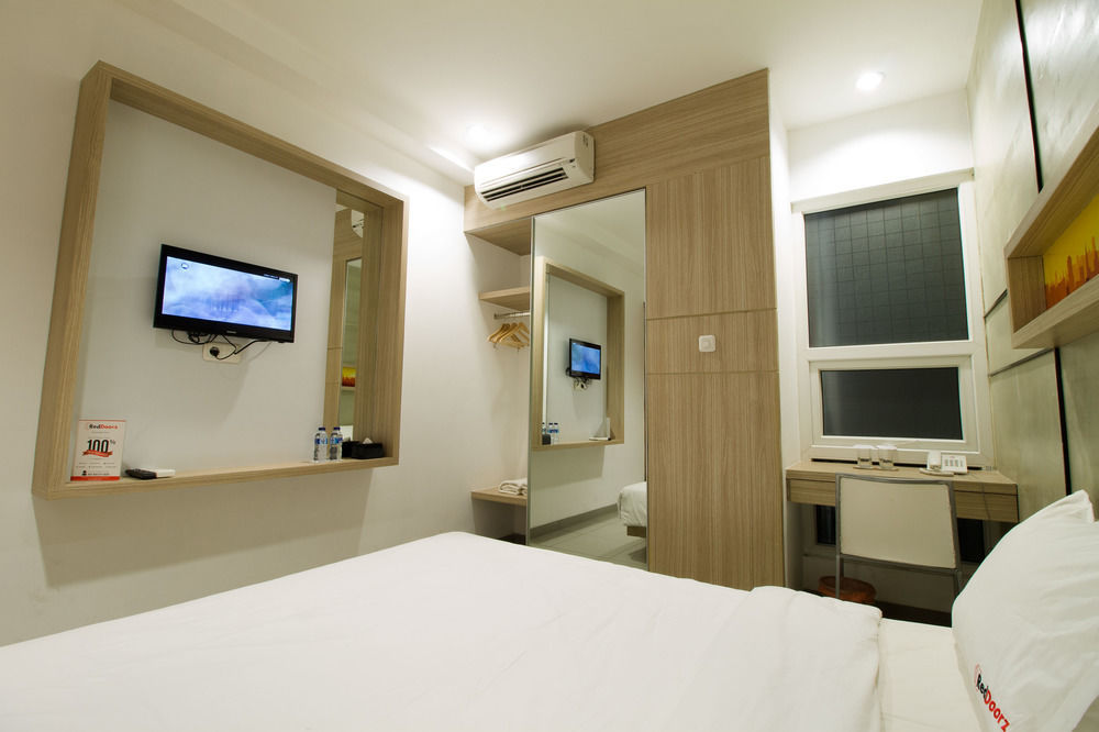 Reddoorz Plus @ Setiabudi Eight 2* Jakarta