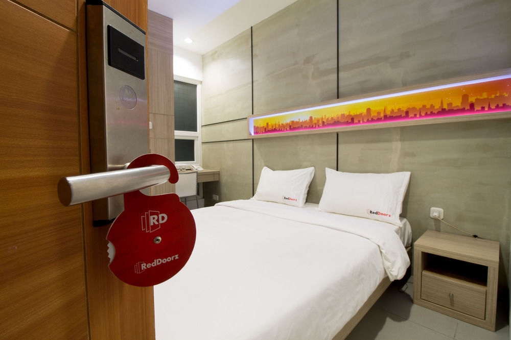 Reddoorz Plus @ Setiabudi Eight Jakarta
