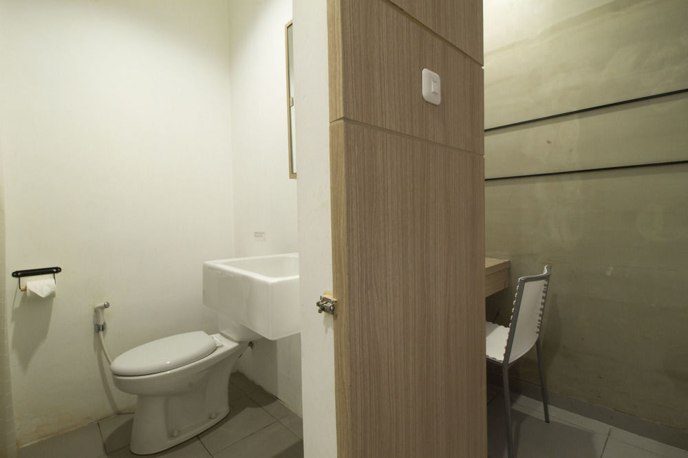 Reddoorz Plus @ Setiabudi Eight Guest house 2*