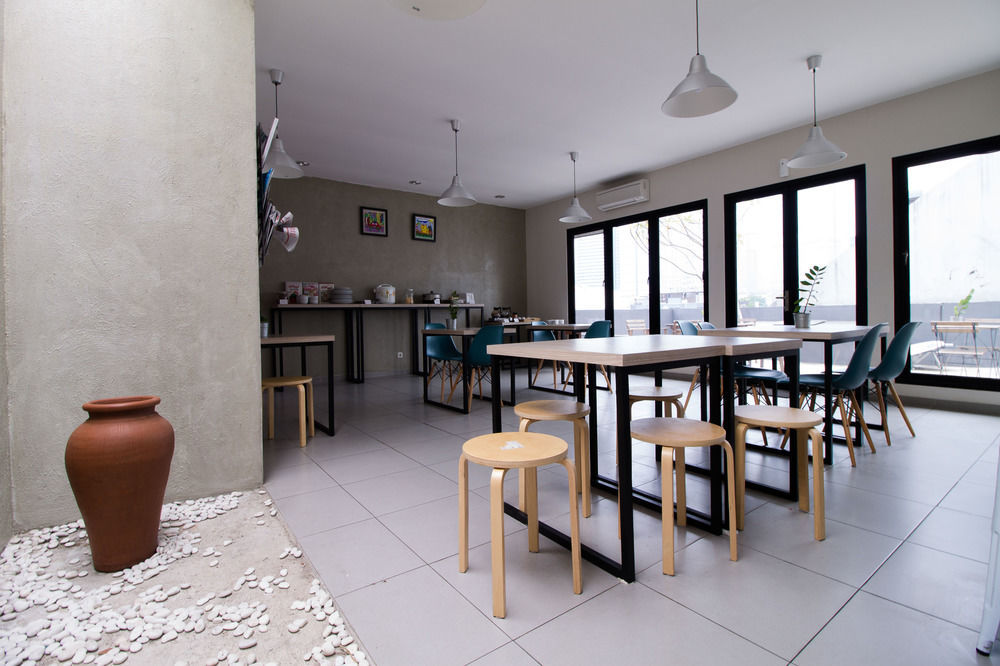 Reddoorz Plus @ Setiabudi Eight Guest house