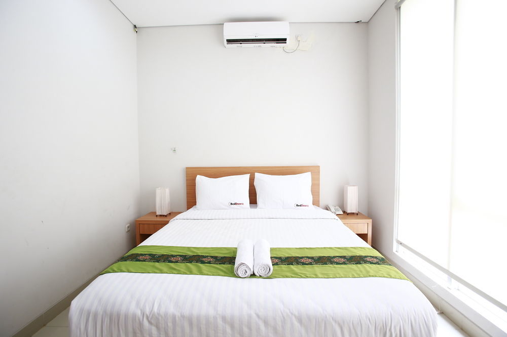 Reddoorz Near Kelapa Dua Kebon Jeruk Hotel