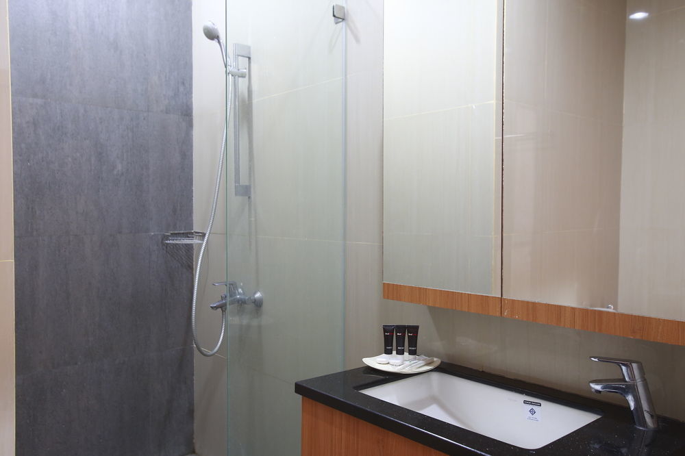 Hotel Reddoorz Near Kelapa Dua Kebon Jeruk 3*