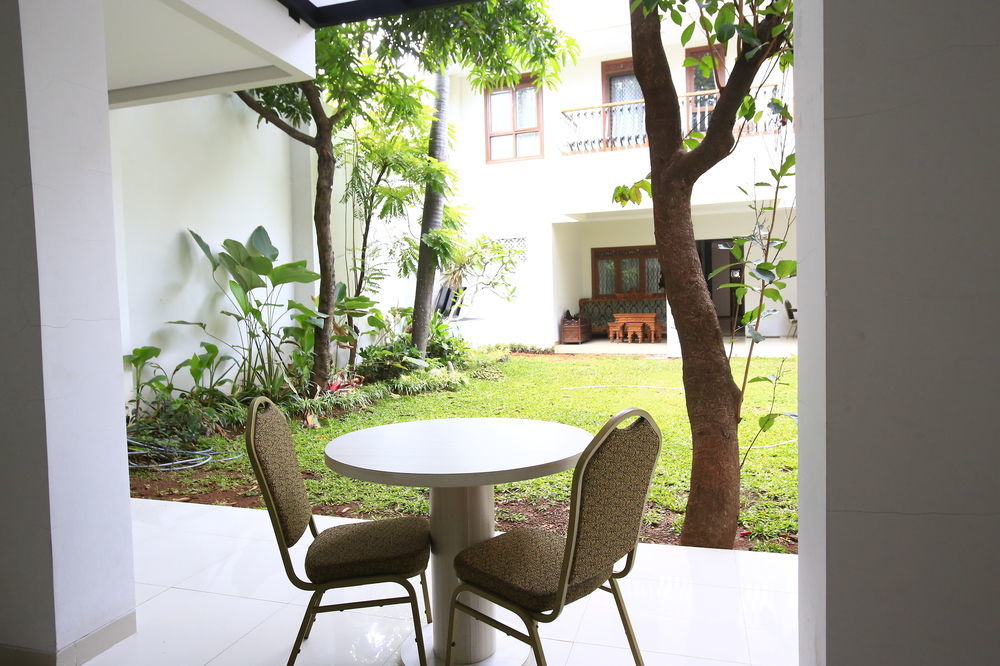 Reddoorz Near Kelapa Dua Kebon Jeruk Hotel
