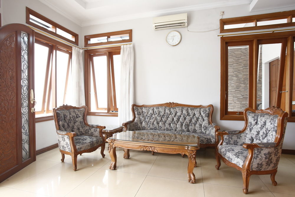 Reddoorz Near Kelapa Dua Kebon Jeruk Jakarta