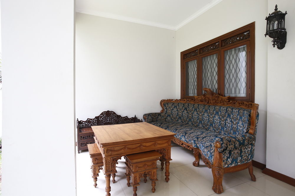 Reddoorz Near Kelapa Dua Kebon Jeruk 3*
