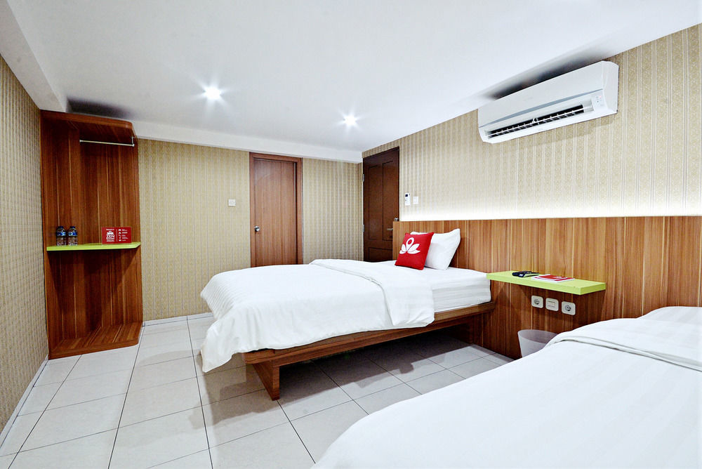 Reddoorz Near Pasar Tanah Abang Guest house