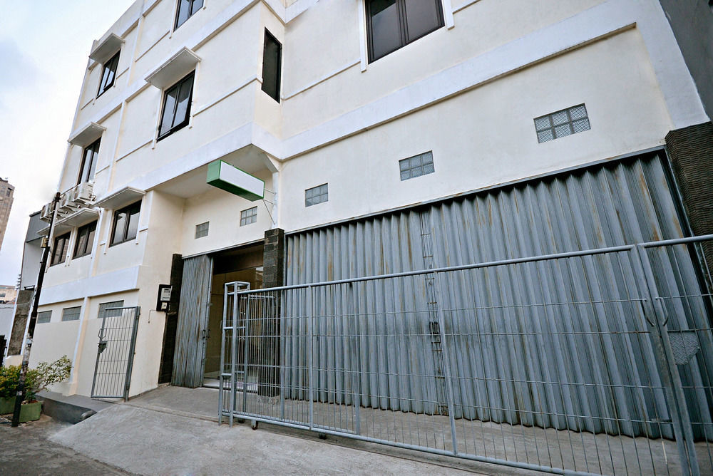 Guest house Reddoorz Near Pasar Tanah Abang Jakarta