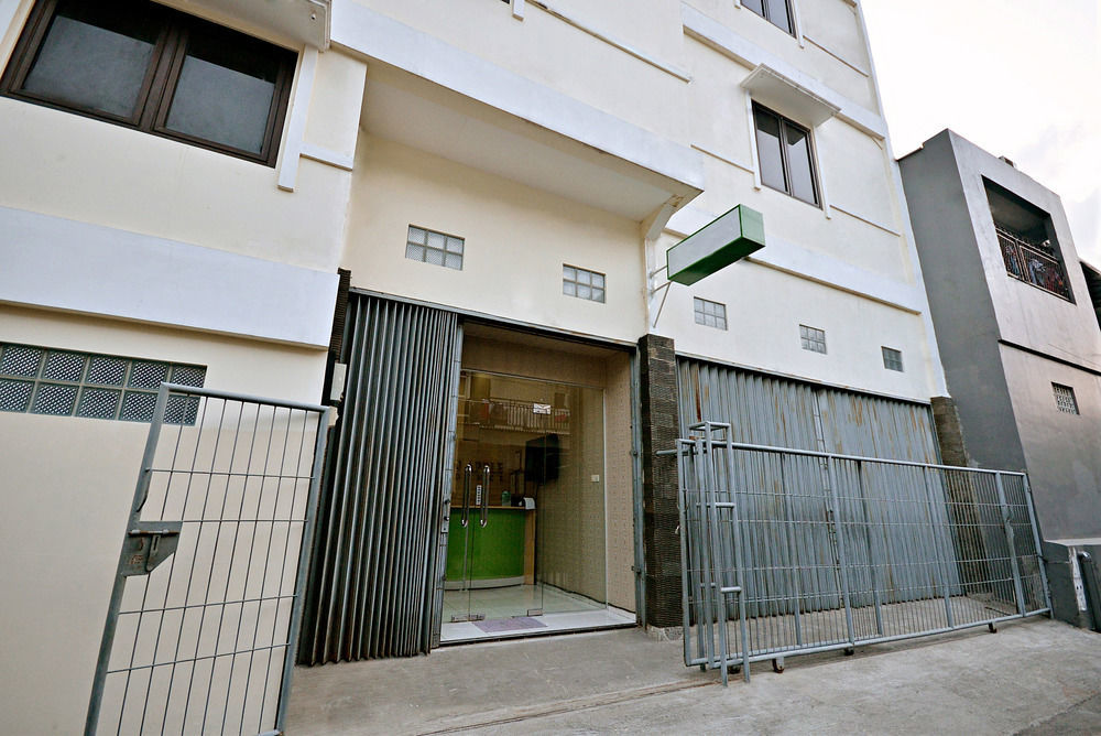 Reddoorz Near Pasar Tanah Abang Guest house Jakarta