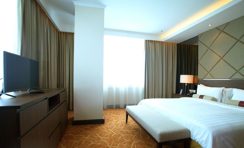 Hotel Menara Peninsula Jakarta