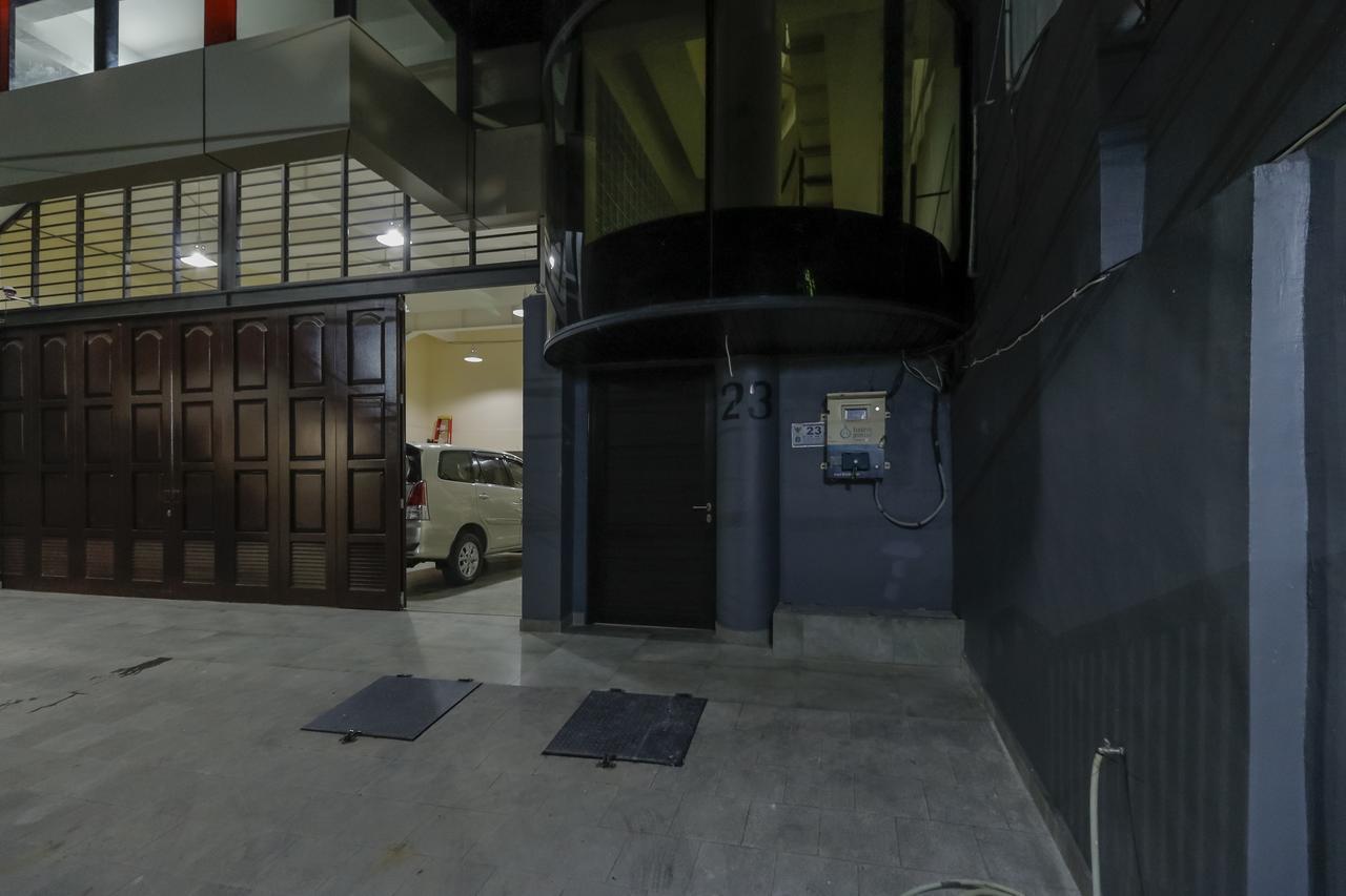 Guest house Reddoorz Near Harmoni Gajah Mada Jakarta