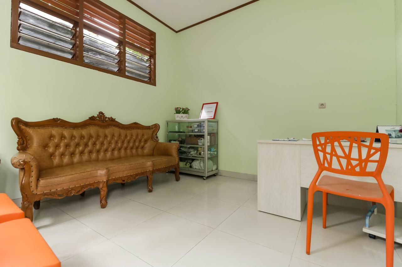 Reddoorz @ Karet Pedurenan 3 3* Jakarta