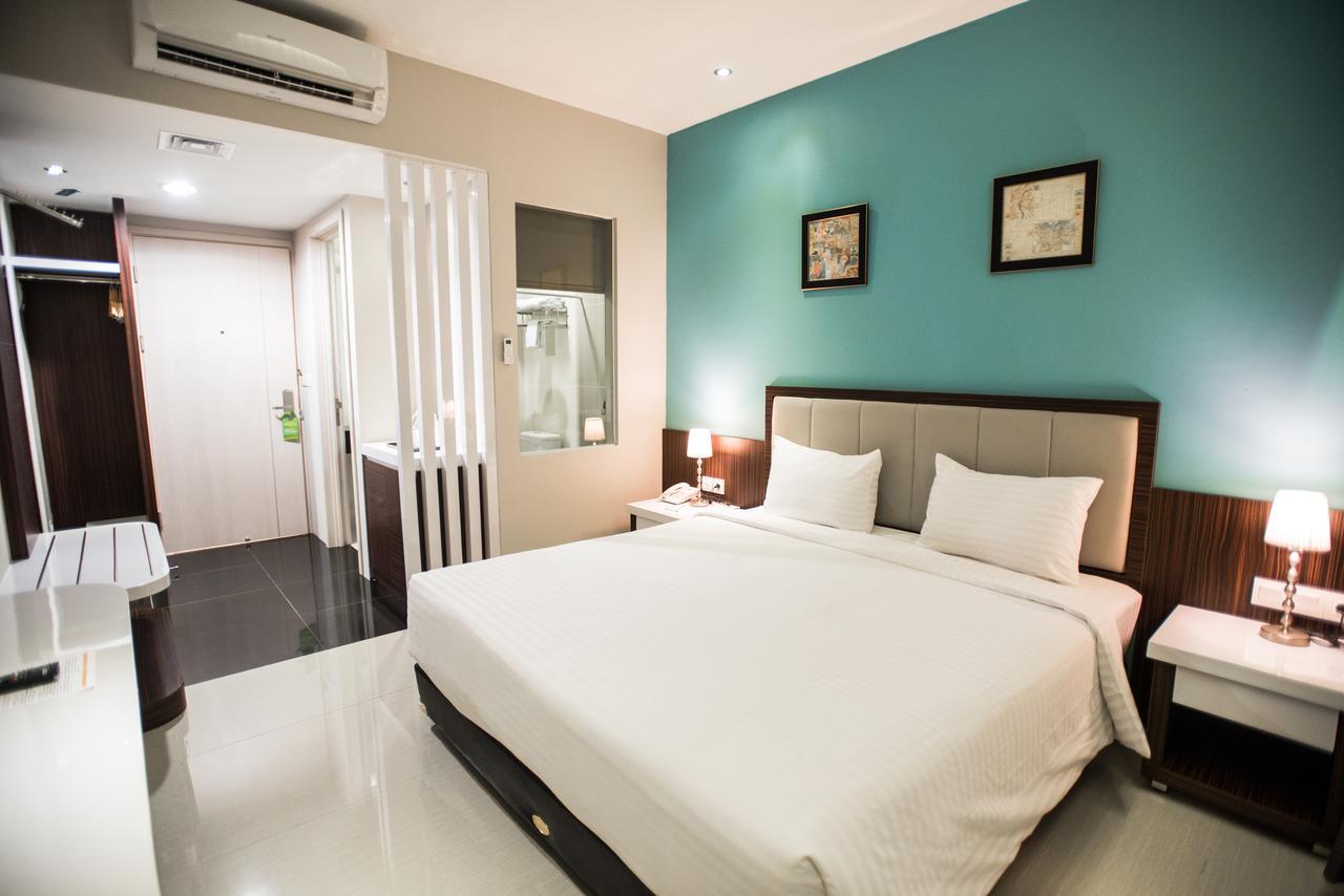 Happy Hotel
