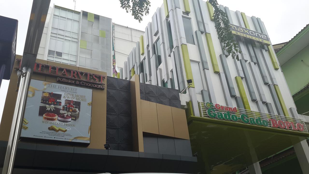 Maxonehotels.com At Kramat Hotel 3*