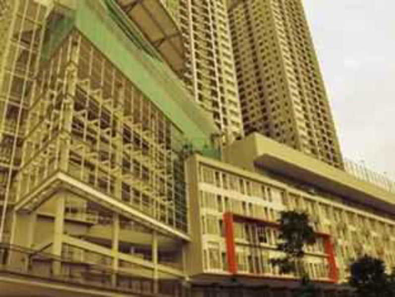 Capital O 1748 Thamrin Condotel Hotel