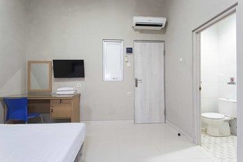 Gasthuis Reddoorz @ Mangga Besar 2 2*