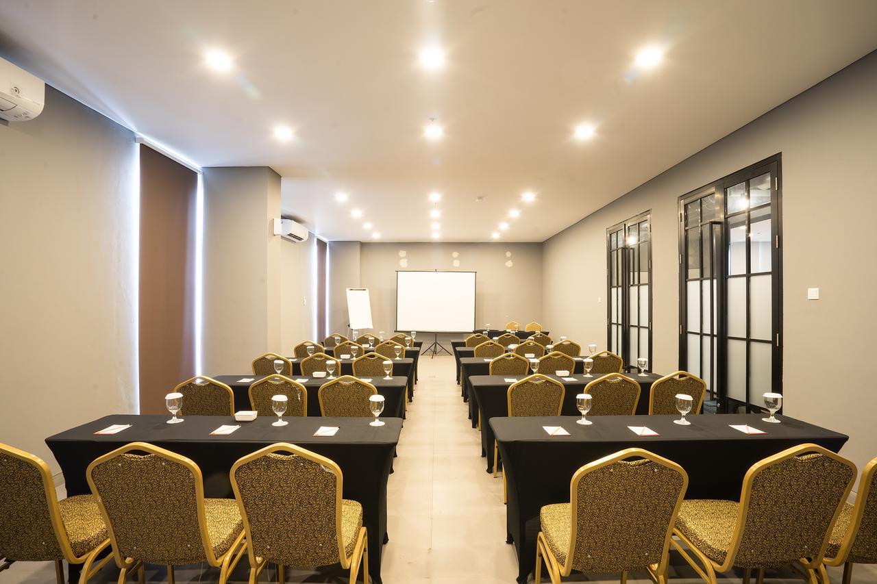 Maple Grogol Hotel