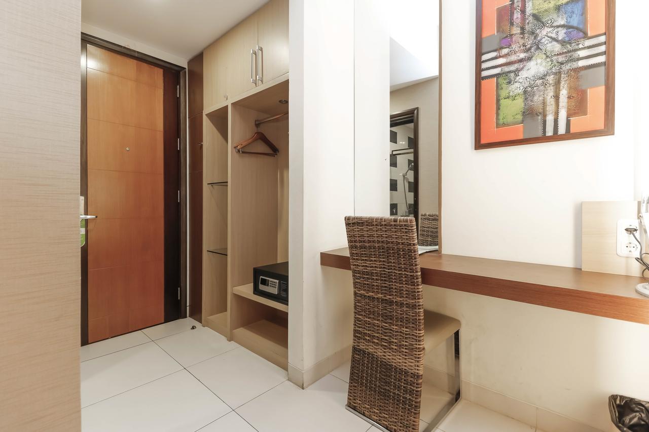 Hotel Reddoorz Near Roxy 2*