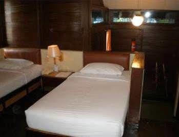 Hotel Pulau Ayer And Cottages 4*